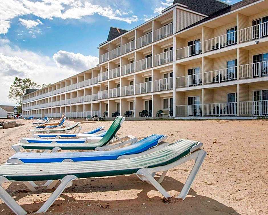 Comfort Inn Lakeside - Mackinaw City