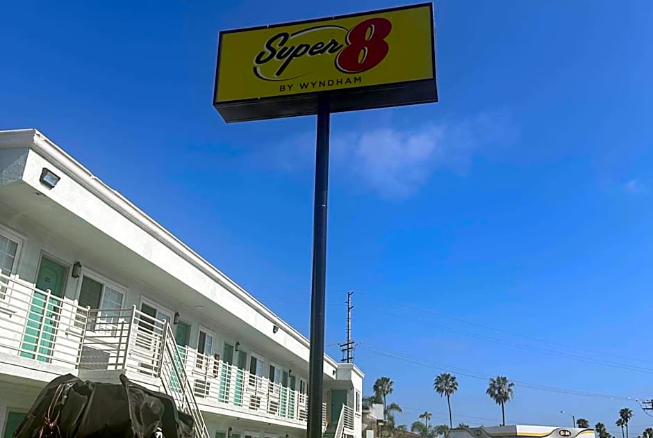 Super 8 by Wyndham Oceanside Downtown