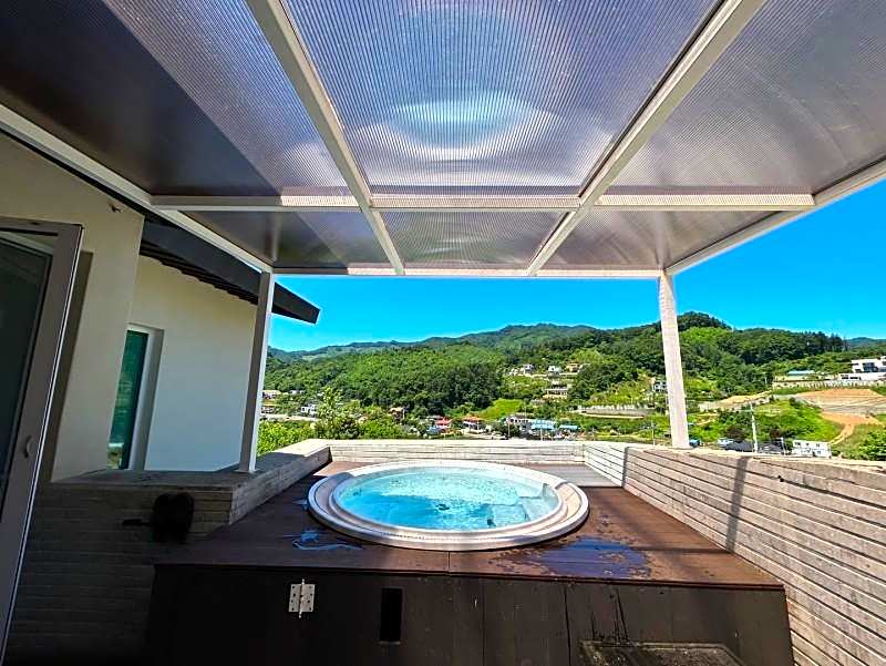 Gapyeong Pool Villa Lavelo Pension