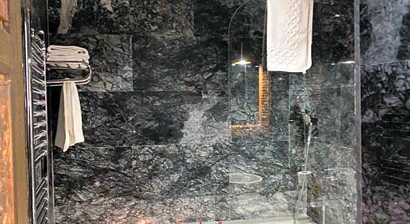 Foremanson Cave Hotel