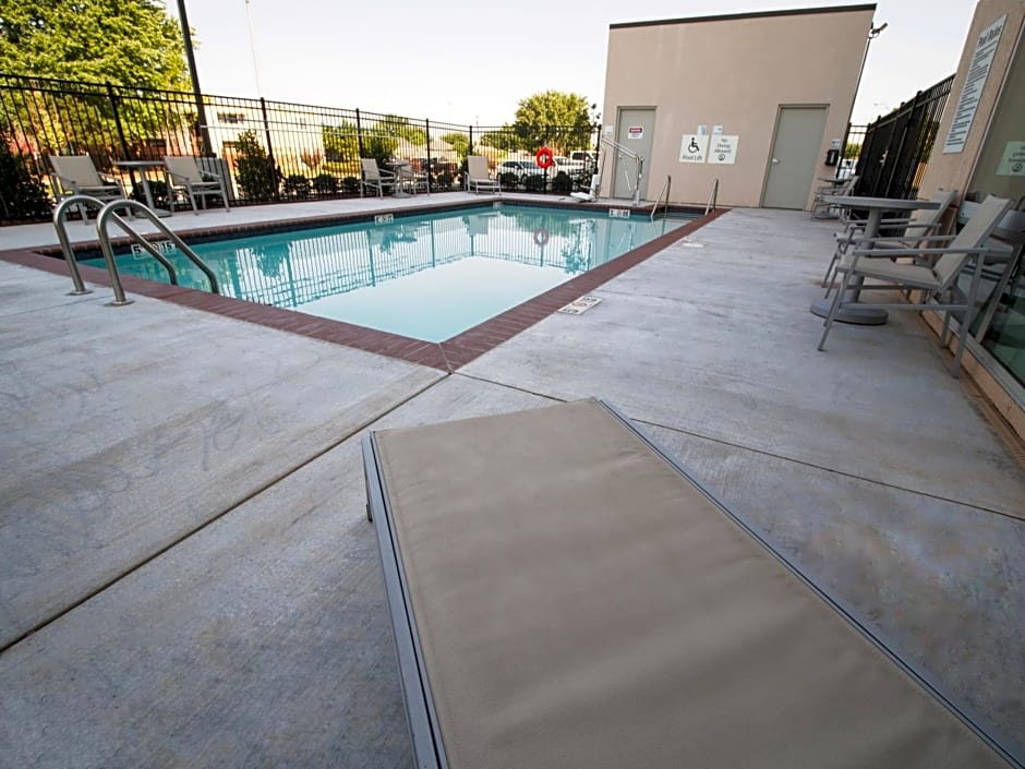 Holiday Inn Express & Suites Moore By IHG