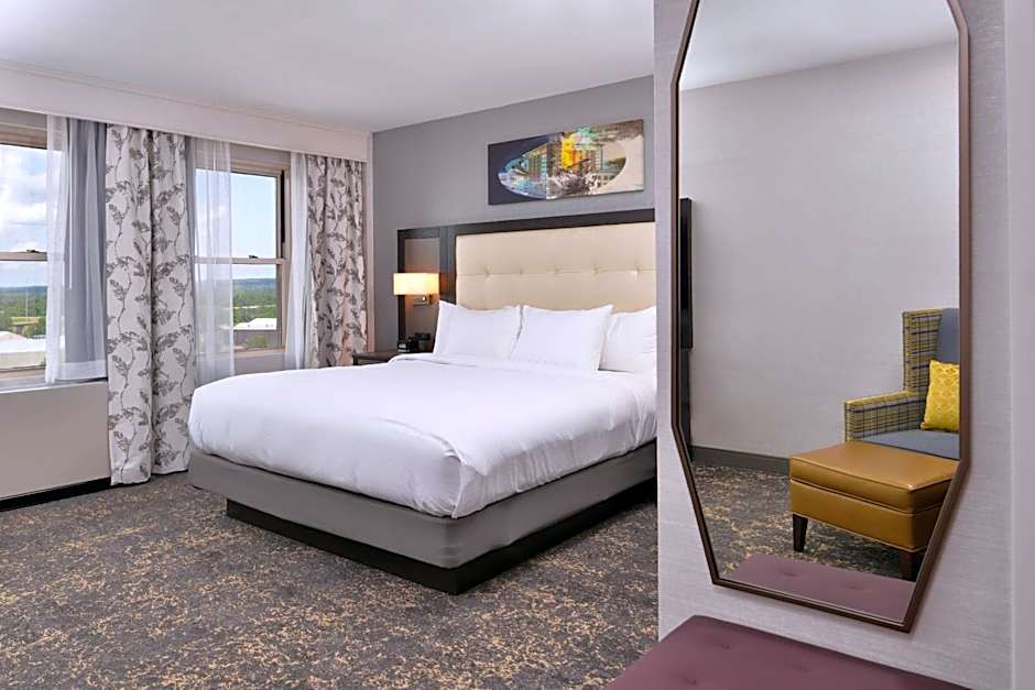 DoubleTree by Hilton Hotel Utica