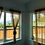 The Lions Self Contained Suite, Shared Pool, Hot Tub, Views