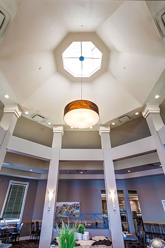 Grand Hotel & Conference Centre Calgary Airport, an Ascend Collection Hotel
