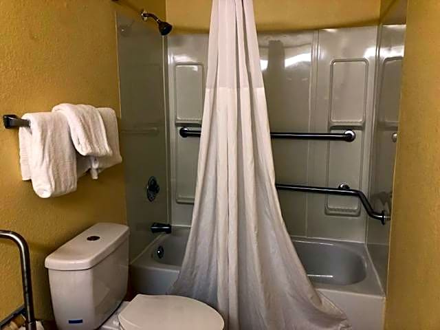 Days Inn by Wyndham Spartanburg Waccamaw