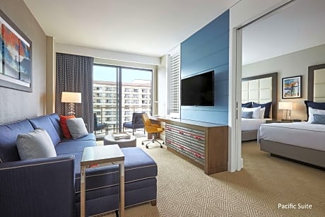 Queen Suite with Two Queen Beds and Ocean View - Hearing Accessible - Twin Dolphin Tower