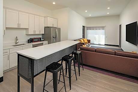 Aloft, 2 Bedroom Suite, City View, High floor