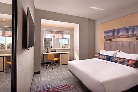 Aloft King Room with City View
