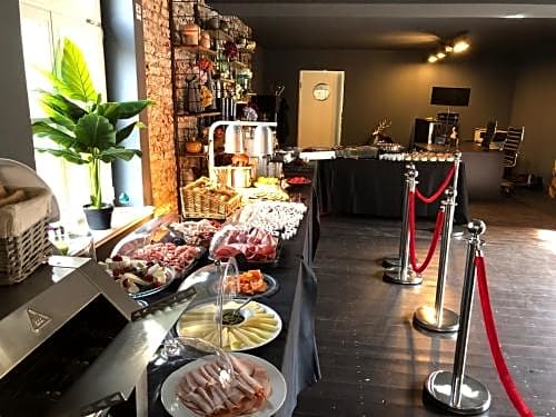 LiLi Living Hotel