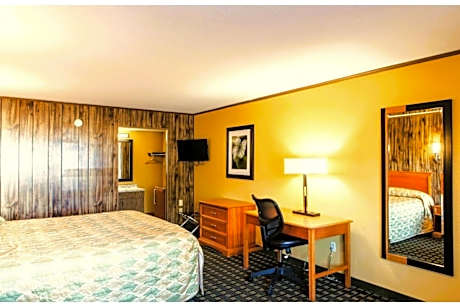 Queen Room - River Front