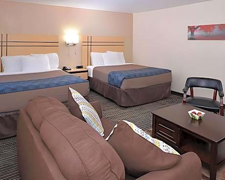 2 Queen Beds, Suite, Nonsmoking