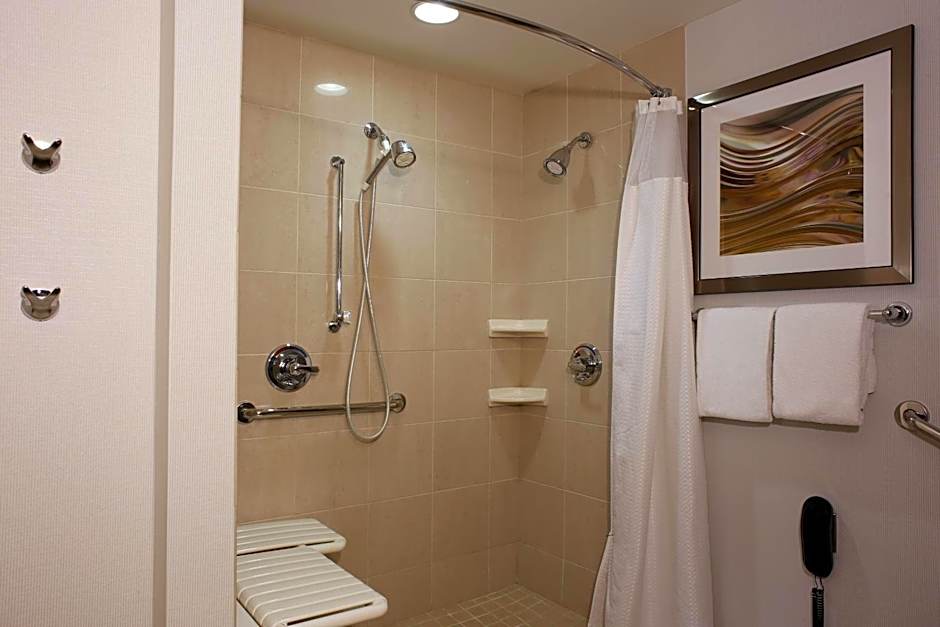 Courtyard by Marriott Hamilton