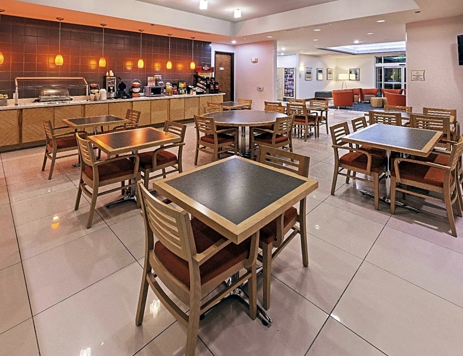 La Quinta Inn & Suites by Wyndham Austin NW/Lakeline Mall