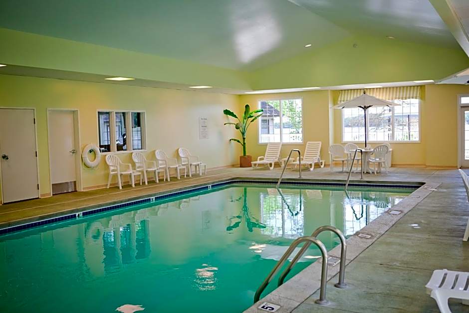Bay Pointe Inn