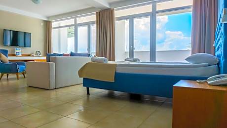 Suite with Balcony and Lake View - Free SPA access