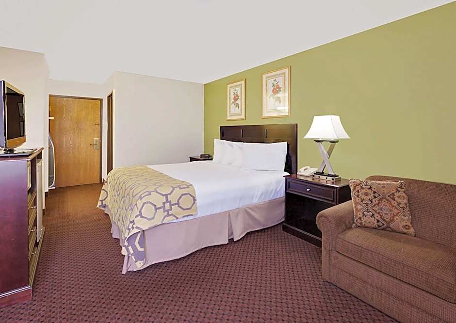 Baymont by Wyndham Battle Creek Downtown