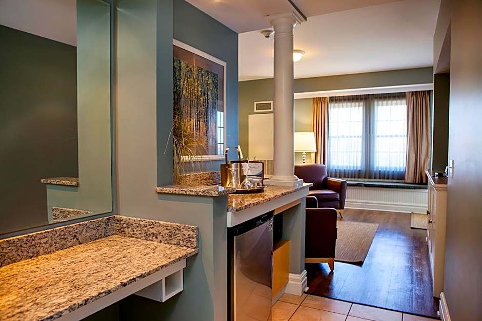 Watkins Glen Harbor Hotel