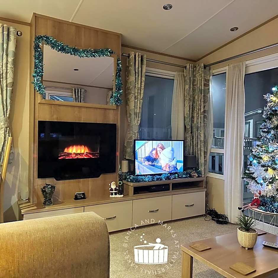 Bianca and marks 8 berth Caravan with Hot tub