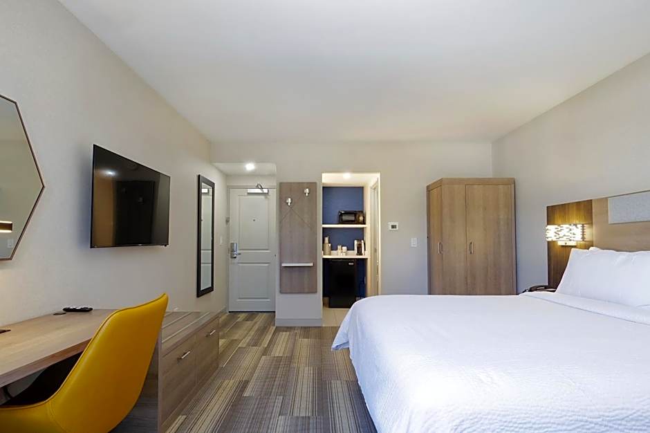 Holiday Inn Express & Suites Phoenix  Tempe By IHG