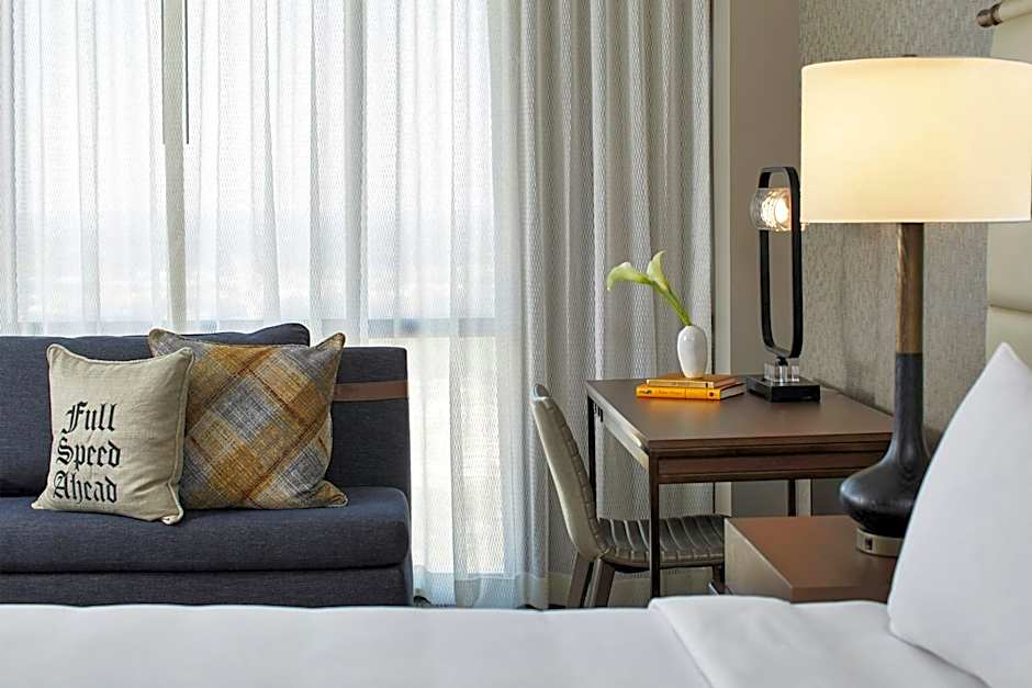 Renaissance Mobile Riverview Plaza Hotel
