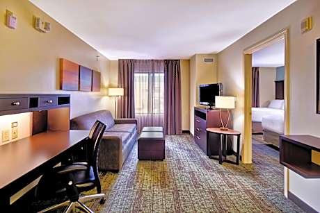 1 Bedroom Suite 2 Queen