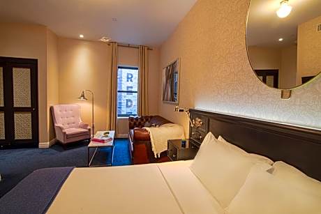 Junior Suite 1 King Bed & Sofa Bed