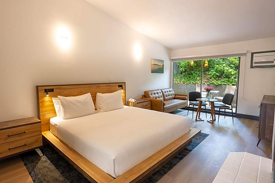 Sunshine Lodge Inn
