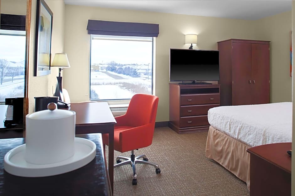 Photo 1 of 4 of 1 Queen Bed