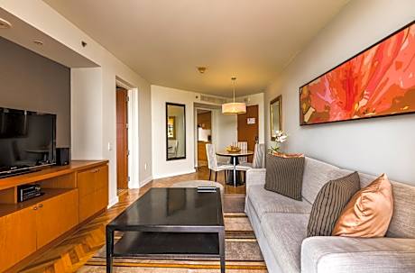 Grand Deluxe One-Bedroom Twin