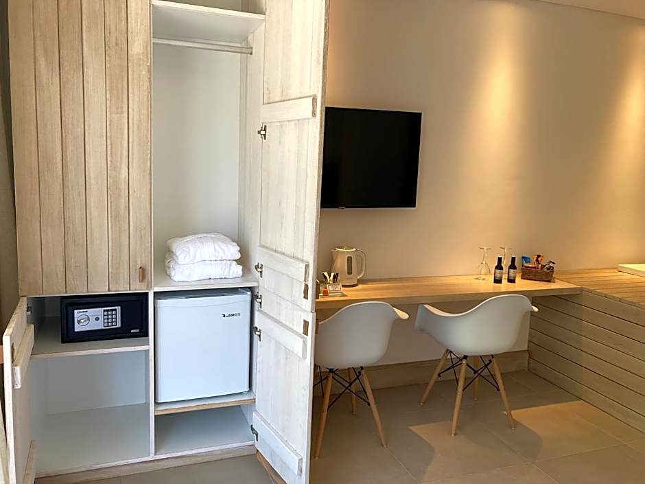 Live Hotel Boutique (Adults only)