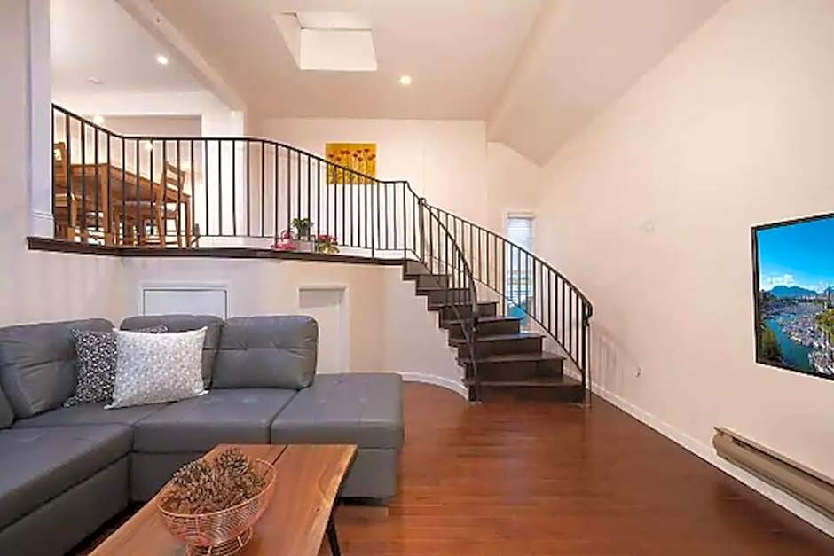 Westside Pool Home-8 min to Downtown, Yard Parking