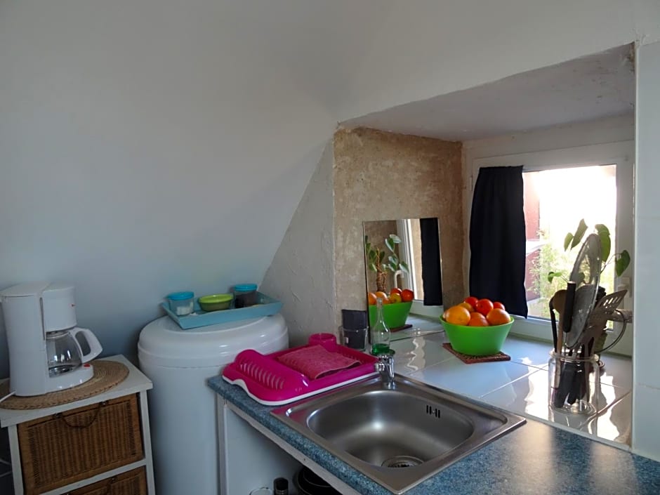 Studio "LA MEDINA", PISCINE jusqu'au 15 septembre, JARDIN BOTANIQUE, COMMERCES &MER