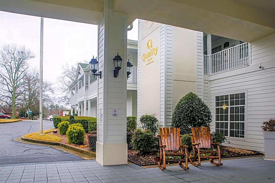 Quality Inn Fayetteville Near Historic Downtown Square
