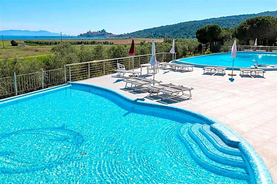 Residence with pool and private beach in Talamone just 500 mt from the sea