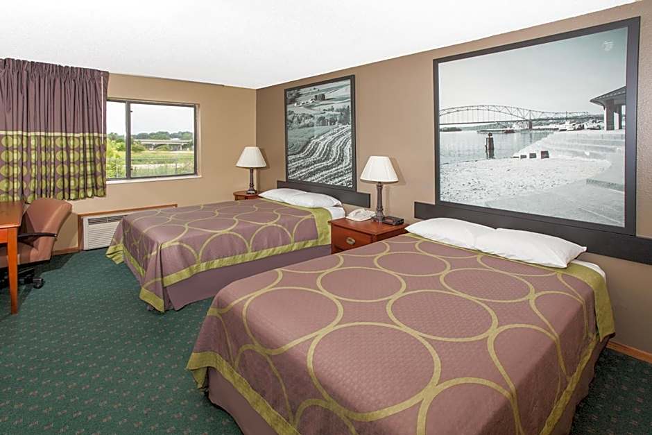 Super 8 by Wyndham Anamosa IA