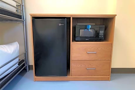 2 Queen Beds, 2 Three-Tiered Bunk Bed, Family Room, Non-Smoking