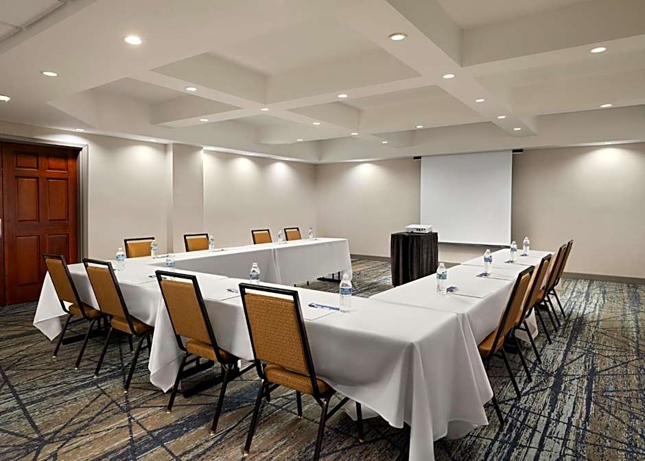 Holiday Inn Express and Suites New Orleans Airport By IHG