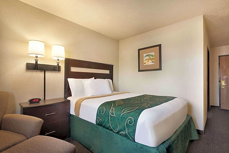 Travelodge by Wyndham Jefferson City