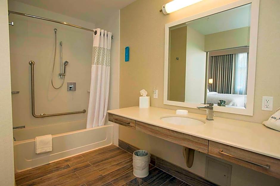 Hampton Inn By Hilton & Suites Thunder Bay, Ontario, Canada