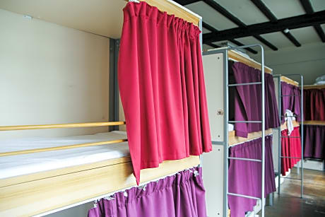 18-BED MIXED WITH EXTERNAL SHARED BATHROOM