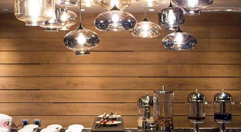 Airline Inn - Kaohsiung Station 