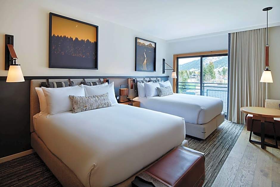 The Cloudveil, Autograph Collection