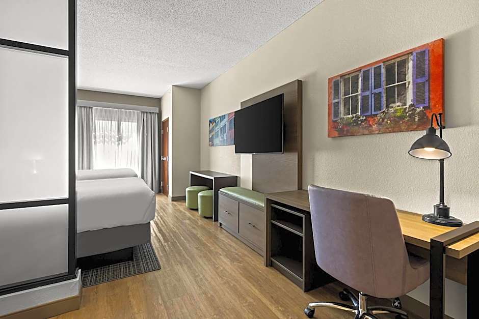 Comfort Suites Charleston West Ashley