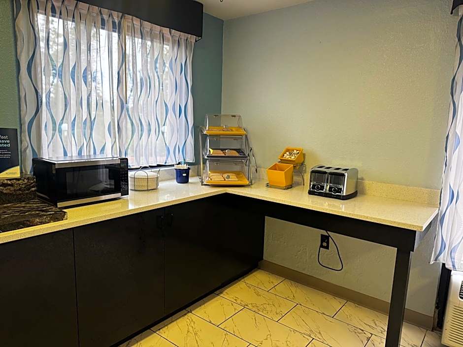 Days Inn by Wyndham Lake City I-10