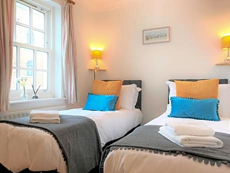 Seaside Cottage with Parking