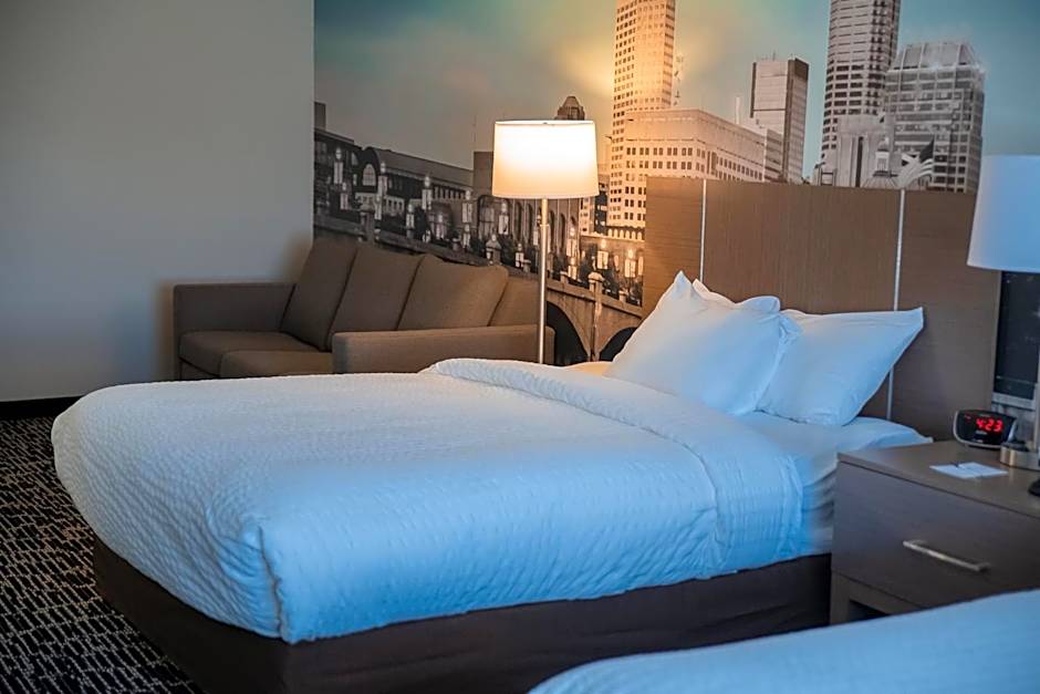 Clarion Pointe Indianapolis Airport