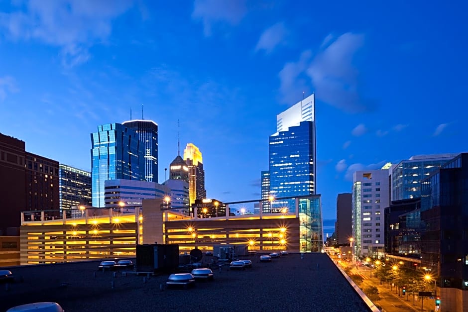 Holiday Inn Express Hotel And Suites Minneapolis Downtown