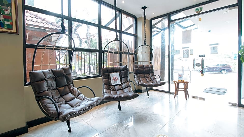 RedDoorz Plus near Bamboo Organ Las Piñas