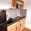 PJ Hotel Cerklje - 5min to Airport - Free Parking