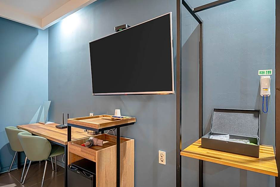 Brown Dot Hotel